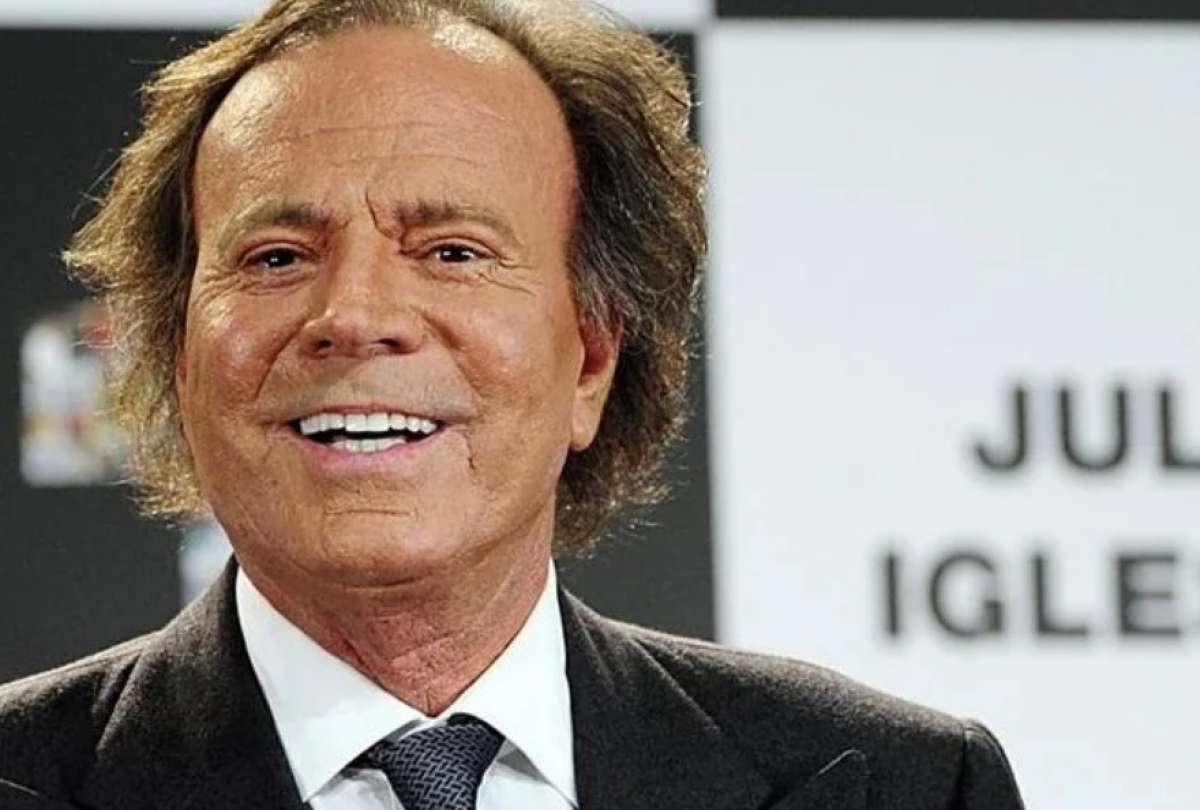 Julio Iglesias, de 81 a&ntilde;os, enfrenta una investigaci&oacute;n preliminar tras denuncias publicadas por medios internacionales.