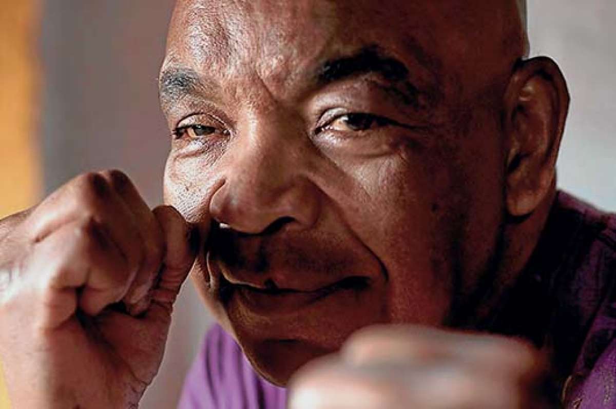 Ramiro &lsquo;Clay&rsquo; Bola&ntilde;os, en una gr&aacute;fica moderna, es reconocido por su buen car&aacute;cter. y alegr&iacute;a. 