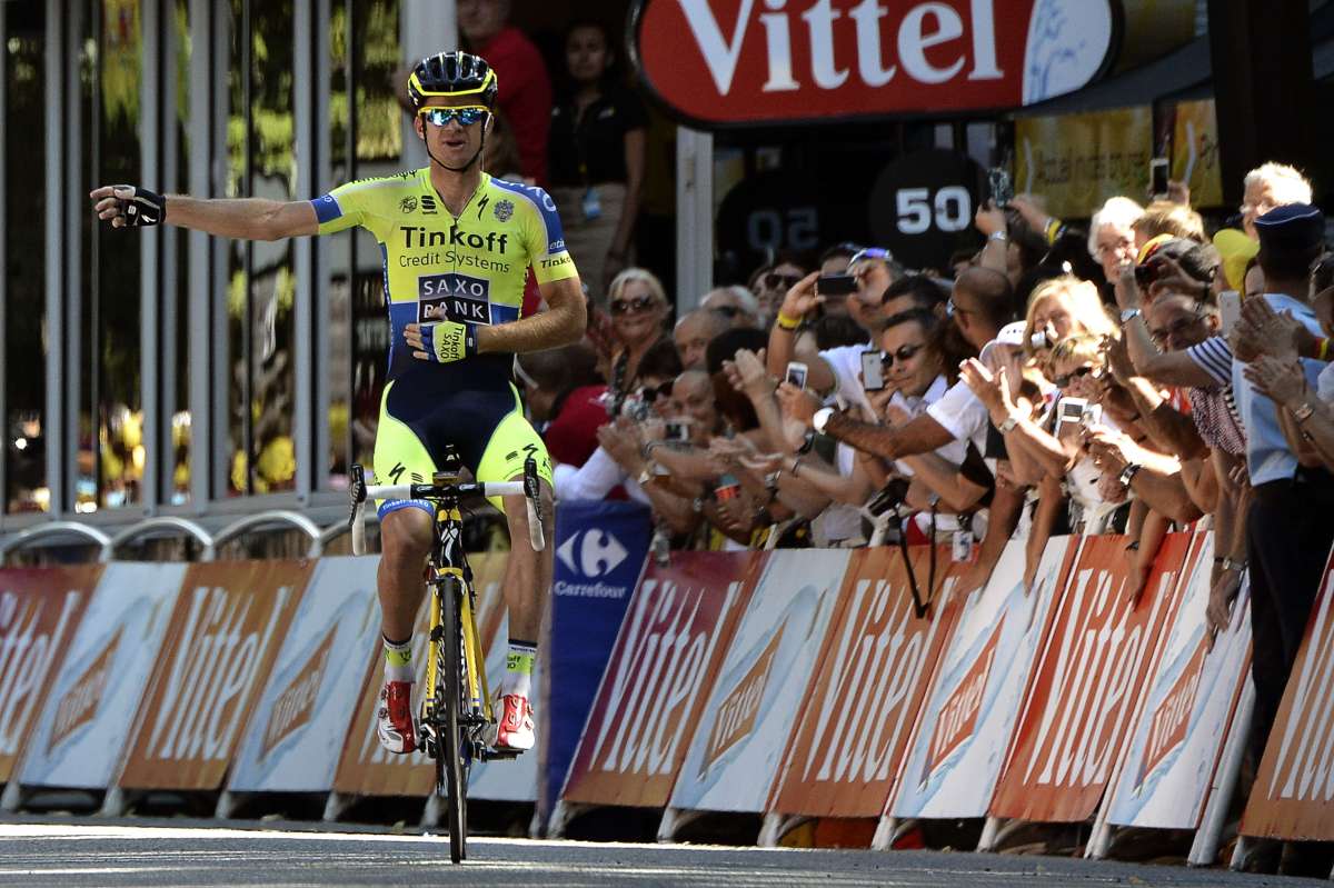 Michael Rogers (Tinkoff) sac&oacute; mucha ventaja a sus escoltas y lleg&oacute; solo a la meta de esta etapa. Foto: AFP