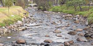 El r&iacute;o Tomebamba es el que m&aacute;s preocupa cuando registra altos caudales, tambi&eacute;n se instalar&aacute;n c&aacute;maras. Foto: Fernando Machado / El Tel&eacute;grafo