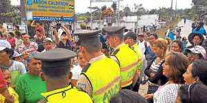 El jueves pasado se registraron enfrentamientos entre habitantes de Abd&oacute;n Calder&oacute;n. Foto: Cortes&iacute;a.