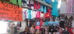 Los comerciantes de la zona nuevo Tarqui esperan que con las promociones se reactiven las ventas en el sector.
