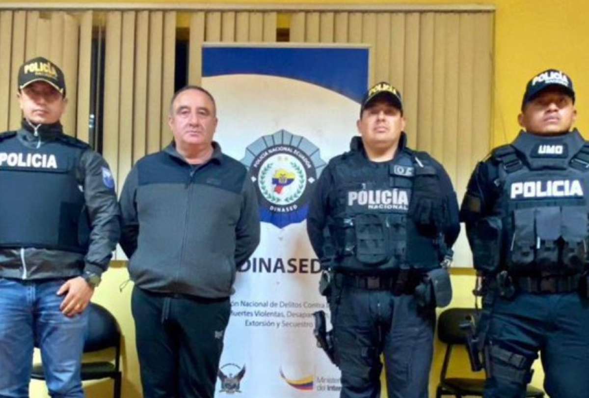 El gobernador del Azuay, Matías Abad, informó sobre la recaptura de femicida.