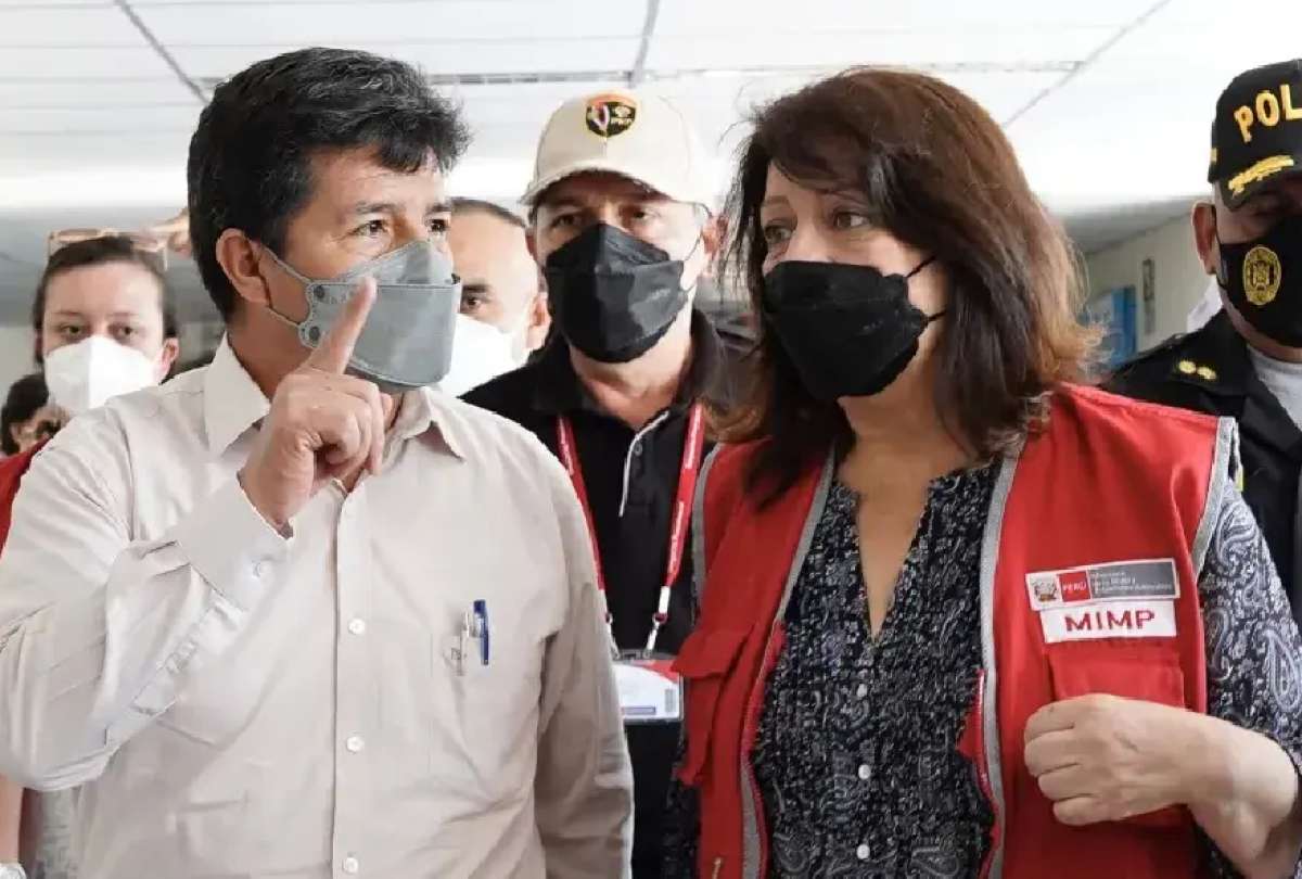 El presidente de Perú, Pedro Castillo, y la Ministra de la Mujer y las Poblaciones Vulnerables, Diana Mirian Miloslavich.