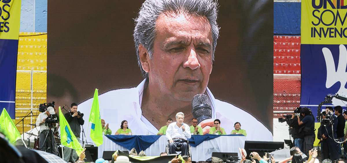 El candidato presidencial de PAIS, Len&iacute;n Moreno, en su discurso en el estadio del Aucas, el 1 de octubre pasado.
