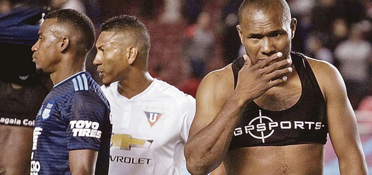 En esta ocasi&oacute;n, el artillero Juan Luis Anangon&oacute; (d) no pudo convertir para &ldquo;salvar&rdquo; a Liga. Ingres&oacute; a los 88 minutos y no tuvo tiempo de buscar goles. 