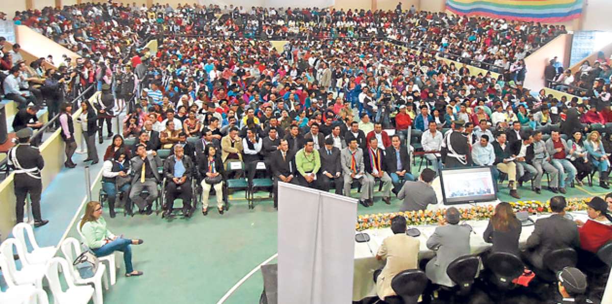 La socializaci&oacute;n de las enmiendas en Guano se realiz&oacute; en el coliseo de la escuela Alfredo P&eacute;rez. Foto: Elizabeth Maggi / para El Tel&eacute;grafo