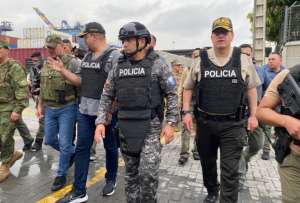 Gobierno anuncia fase &ldquo;Ofensiva Total&rdquo; y ejecuta operativos en puertos de Guayaquil