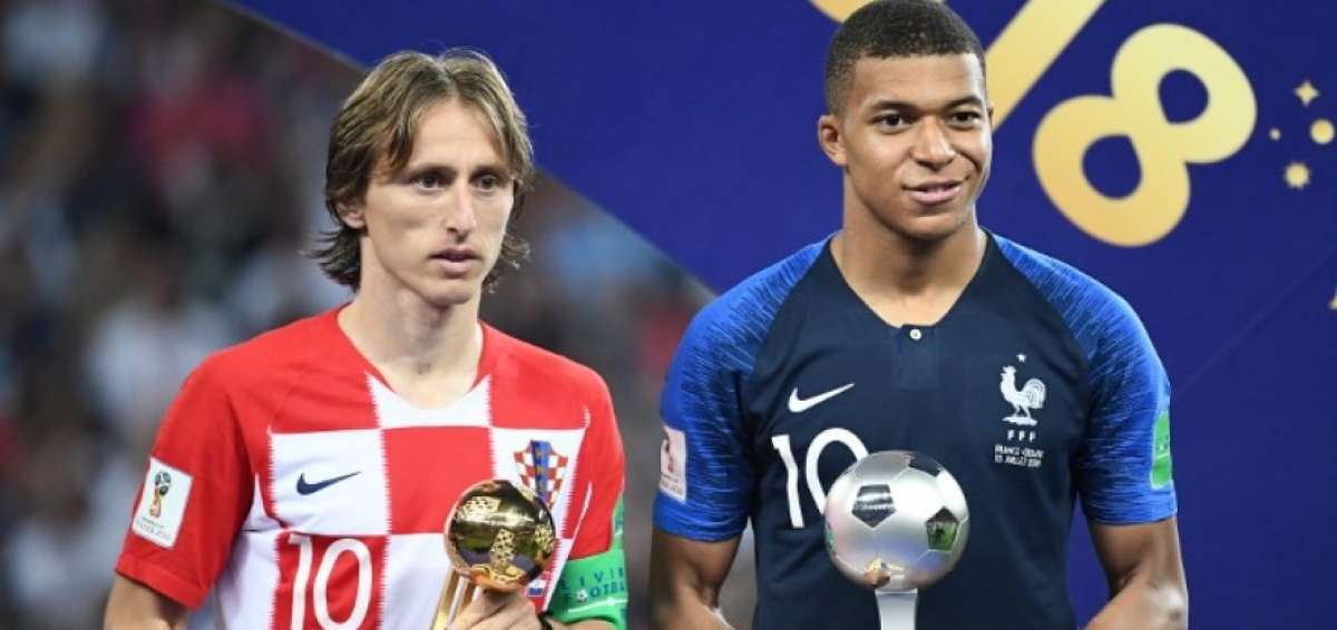 Modric (i) y Mbappe fueron galardonados por su gran desempe&ntilde;o durante la cita mundialista.
