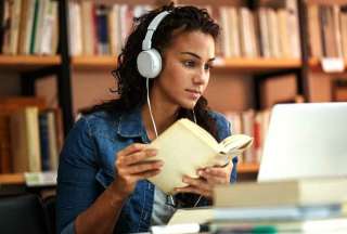 Aunque escuchar reggaetón activa el cerebro, también puede dificultar la concentración. Expertos recomiendan otros géneros más adecuados para el estudio.