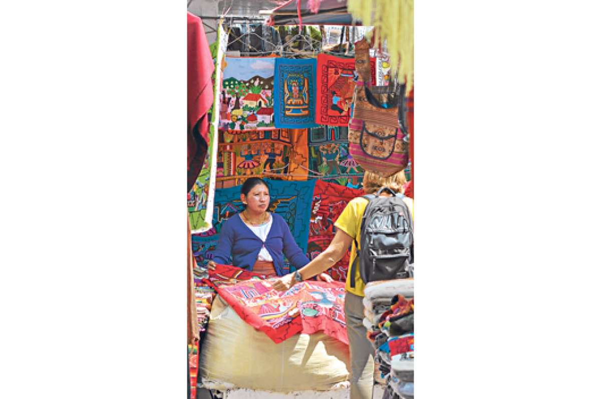 Los locales comerciales o callambas, son c&oacute;modos tanto para los comerciantes como para los compradores. Foto: Marcelo Jaramillo / Ministerio de Turismo