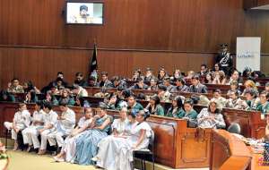 Los estudiantes de varios colegios de Quito participaron ayer en el evento en la Asamblea. Foto: &Aacute;lvaro P&eacute;rez |  El Tel&eacute;grafo