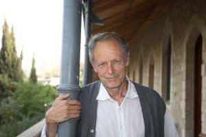 Escritor Erri de Luca acusado de sabotaje fue absuelto por justicia italiana