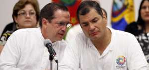 Ricardo Pati&ntilde;o (i), actual consejero de Len&iacute;n Moreno, viajar&aacute; a Bruselas para reunirse con Rafael Correa (d).