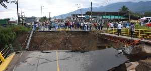 La estructura para la instalaci&oacute;n del puente bailey llegar&aacute; al sector en las pr&oacute;ximas horas. El MTOP realiza el traslado desde la provincia de Cotopaxi.