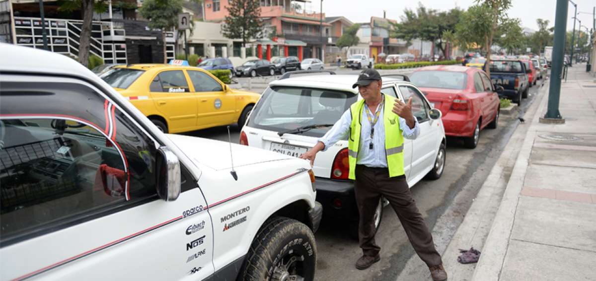 En la Av. V&iacute;ctor Emilio Estrada, Enrique Pazmi&ntilde;o trabaja casi 12 a&ntilde;os como cuidador de veh&iacute;culos y colabora con la Polic&iacute;a Nacional.