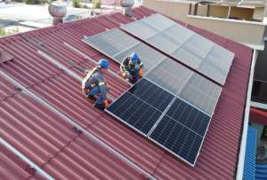 El Gobierno impulsa la utilizaci&oacute;n de sistemas de generaci&oacute;n distribuida para autoabastecimiento en Ecuador