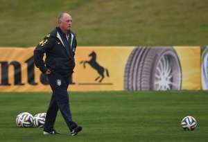 La continuidad de Luiz Felipe Scolari es uno de los temas que m&aacute;s se habla en Brasil. Foto: Archivo/AFP