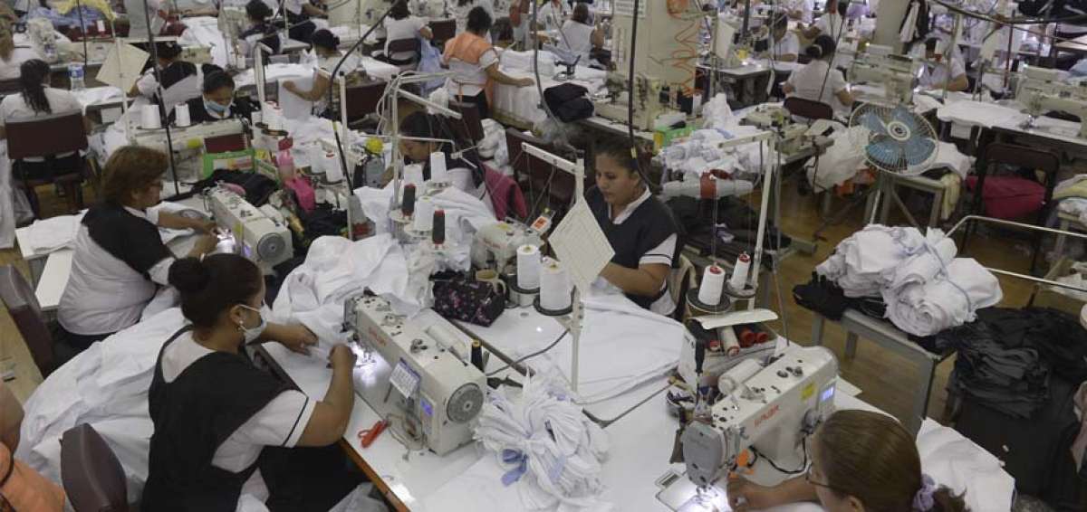 Las mujeres son la mayor fuerza productiva de las camisas &Eacute;l