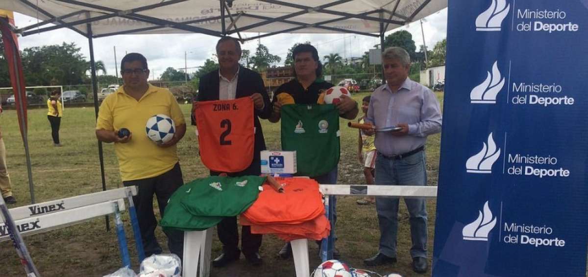 Liga Camilo Ponce Enr&iacute;quez recibi&oacute; implementaci&oacute;n deportiva
