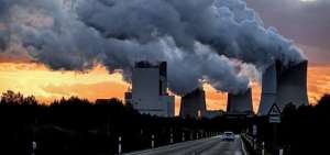 La planta de energ&iacute;a de carb&oacute;n de Boxberg expulsa vapor de agua, en Boxberg (Alemania).