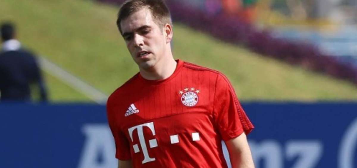 Lahm propuso ir&oacute;nicamente que se elija al pr&oacute;ximo Bal&oacute;n de Oro a trav&eacute;s de la red social Facebook.