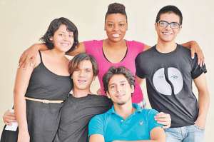 Los integrantes del colectivo Arrastra Teatro han recorrido varias ciudades del pa&iacute;s presentando sus obras con gran aceptaci&oacute;n. Foto: William Orellana / El Tel&eacute;grafo