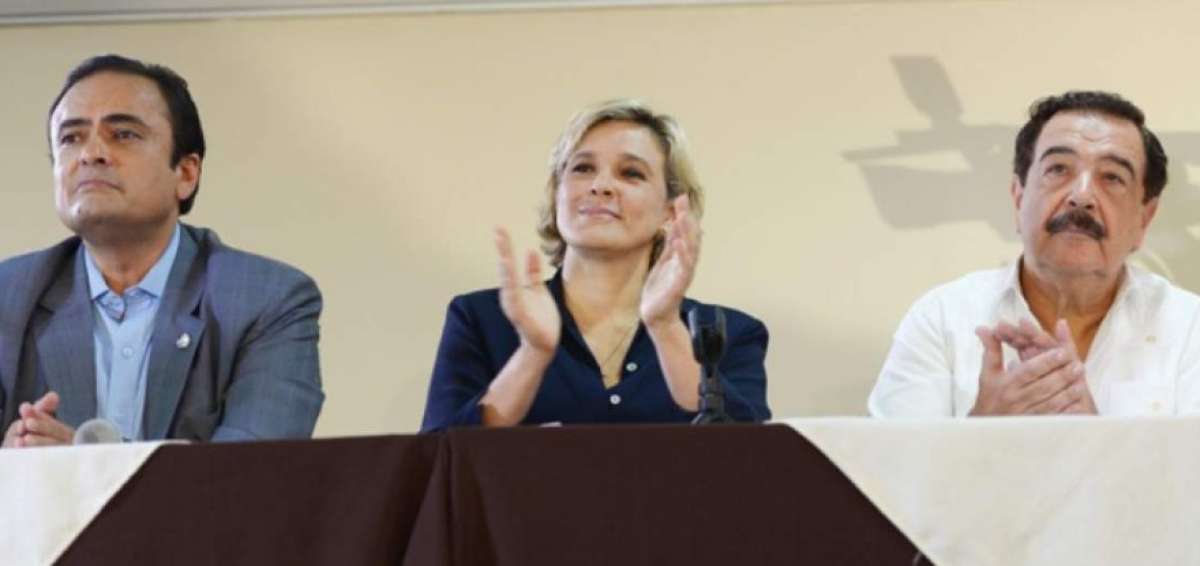 Pa&uacute;l Carrasco (i), Cynthia Viteri y Jaime Nebot en una reuni&oacute;n de la ahora extinta 'Unidad'. 