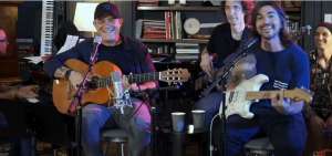 Juanes y Alejandro Sanz cantaron en concierto &ldquo;desde la casa&rdquo;