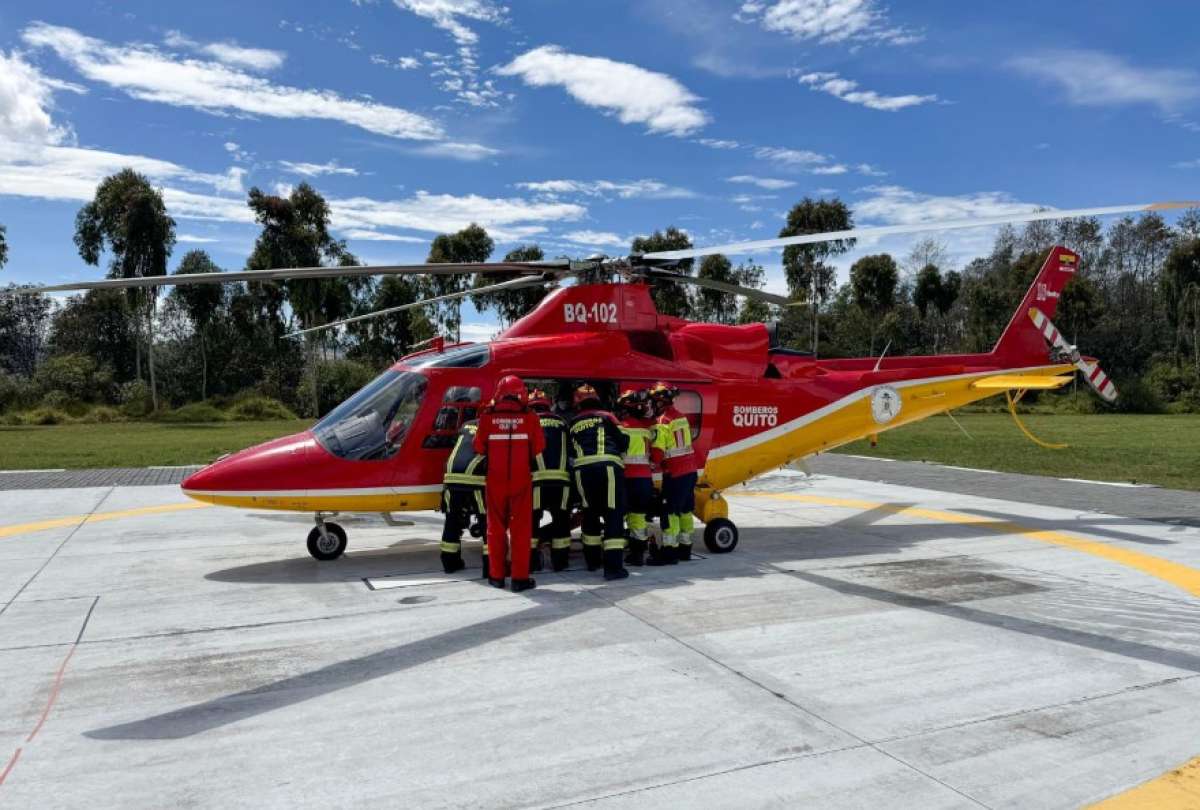 Bomberos de Quito trasladan en helicóptero a mujer embarazada desde Ibarra