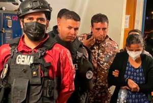 El narcotraficante Leandro Norero (izq.) falleció en un motín en la cárcel de Latacunga.