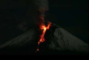 Cámaras registraron la emisión de material piroclástico del volcán Sangay