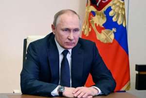 Vladimir Putin restringe las importaciones y exportaciones de materias primas