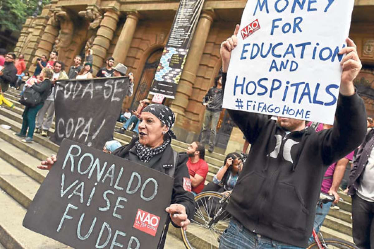 Manifestantes en Sao Paulo piden al Gobierno dinero para educaci&oacute;n y hospitales. Foto: AFP.