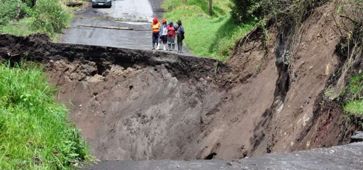 V&iacute;a antigua Penipe-Ba&ntilde;os est&aacute; inhabilitada por deslizamiento de tierra