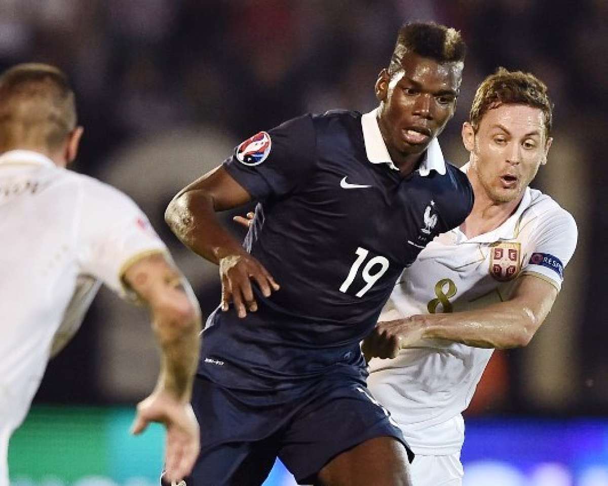 Pogba (c) fue el autor del tanto franc&eacute;s ante Serbia. Foto: AFP