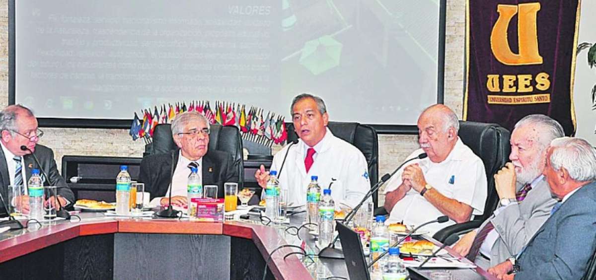 En la reuni&oacute;n los representantes acordaron entregar, peri&oacute;dicamente, un informe epidemiol&oacute;gico a las autoridades, para su difusi&oacute;n y discusi&oacute;n.