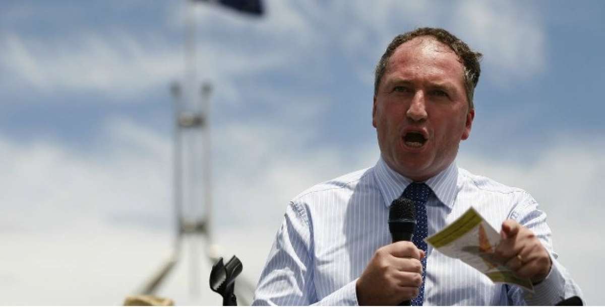 Ministro australiano dice que comparar salchichas con cigarrillos es "grotesco"