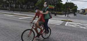 Colectivos de ciclistas aseguran que este medio de transporte evitar&aacute; aglomeraciones y permitir&aacute; el distanciamiento social prudente. 