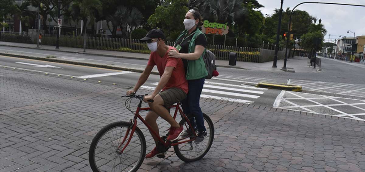 Colectivos de ciclistas aseguran que este medio de transporte evitar&aacute; aglomeraciones y permitir&aacute; el distanciamiento social prudente. 