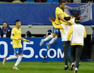 Douglas Costa apareci&oacute; para marcar el tanto de la victoria cuando el empate se daba por hecho. Foto: Agencia AFP