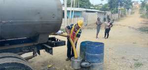 El abastecimiento de agua tambi&eacute;n es trav&eacute;s de tanqueros proporcionados por Interagua.