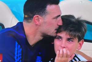 Lionel Scaloni disfrutó la clasificación de Argentina junto con su hijo
