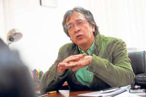 Galo Mora Witt, escritor, m&uacute;sico y antrop&oacute;logo ecuatoriano. Educaci&oacute;n: Estudios de Literatura, Pontificia Universidad Cat&oacute;lica del Ecuador en Quito. Experiencia Laboral: Fue secretario Particular de la Presidencia entre 2009 y 2010. Foto: John Guevara