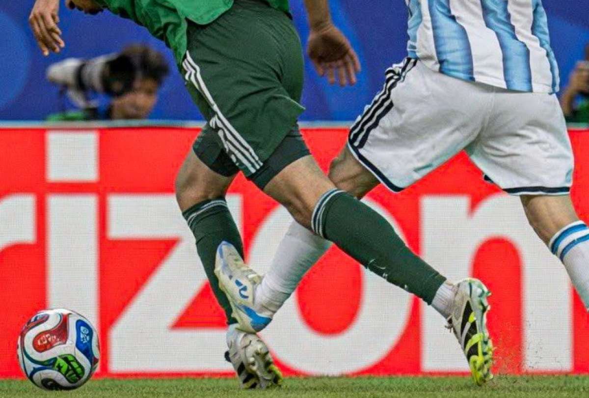 Messi y Mac Allister, en el centro del reclamo de Argelia ante la FIFA