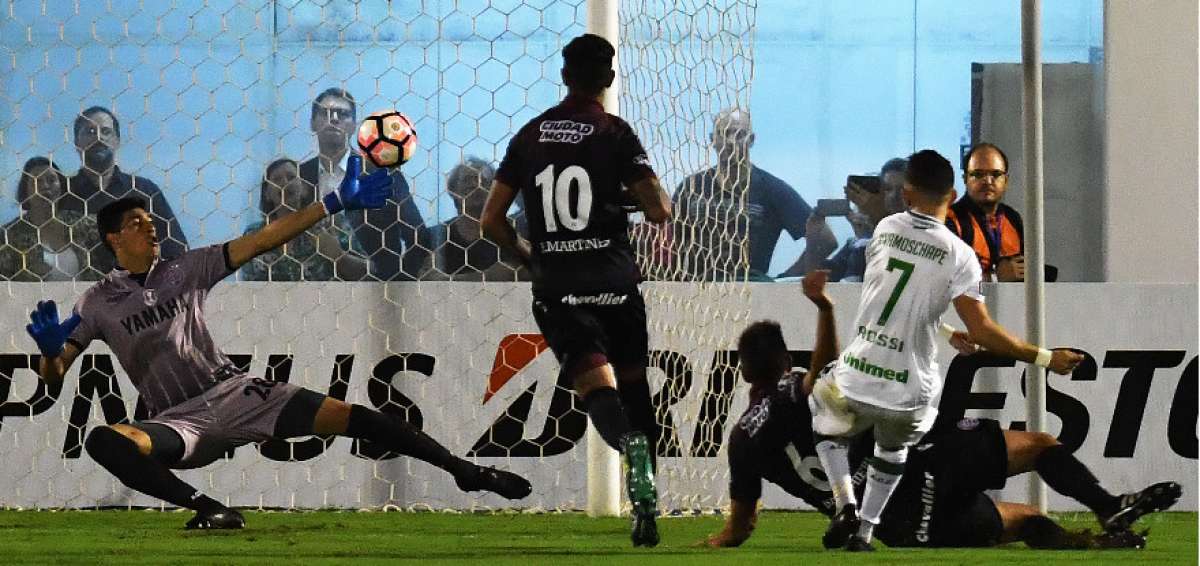 El &lsquo;Chapeco&rsquo; abri&oacute; el marcador por intermedio de Rossi y llen&oacute; de ilusi&oacute;n a su hinchada. Sin embargo Lanus remont&oacute; y se llev&oacute; el partido.