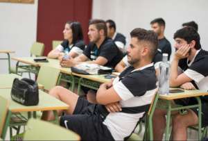 El acuerdo permitir&aacute; el acceso preferencial a m&aacute;s de 200 titulaciones oficiales reconocidas por el Ministerio de Educaci&oacute;n.