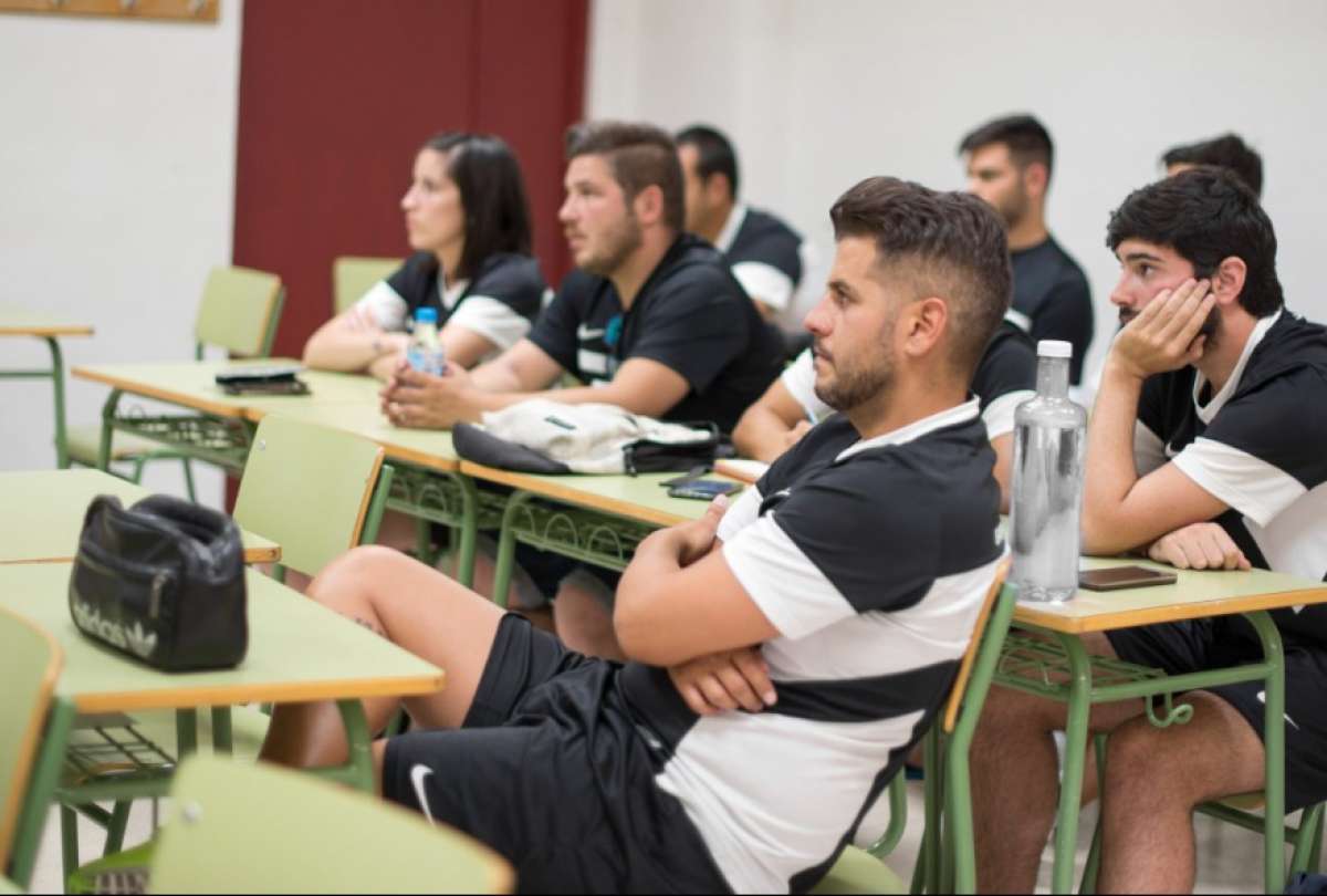 El acuerdo permitir&aacute; el acceso preferencial a m&aacute;s de 200 titulaciones oficiales reconocidas por el Ministerio de Educaci&oacute;n.