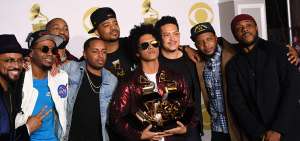 El cantautor y core&oacute;grafo Bruno Mars (c) se llev&oacute; seis gram&oacute;fonos por 24K Magic como mejor canci&oacute;n y mejor grabaci&oacute;n. El tema &lsquo;That&rsquo;s What I Like&rsquo; qued&oacute; como la mejor canci&oacute;n del a&ntilde;o.