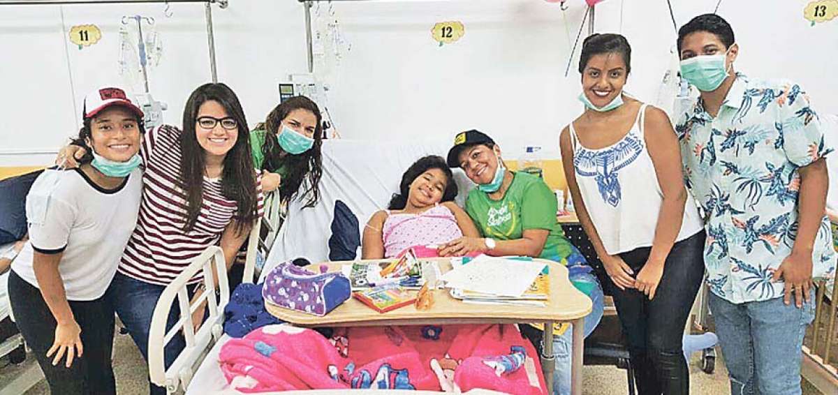 El trabajo que realizan los voluntarios no solo se enmarca en divertir a los pacientes, sino que tambi&eacute;n recolecta donaciones que sean &uacute;tiles para los menores.